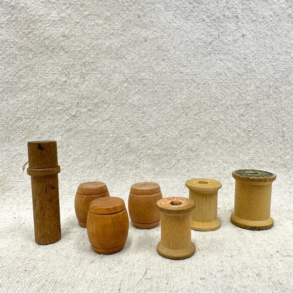 Lot of 7 vintage antique assorted wooden textile spools bobbins spindles - Picture 1 of 10